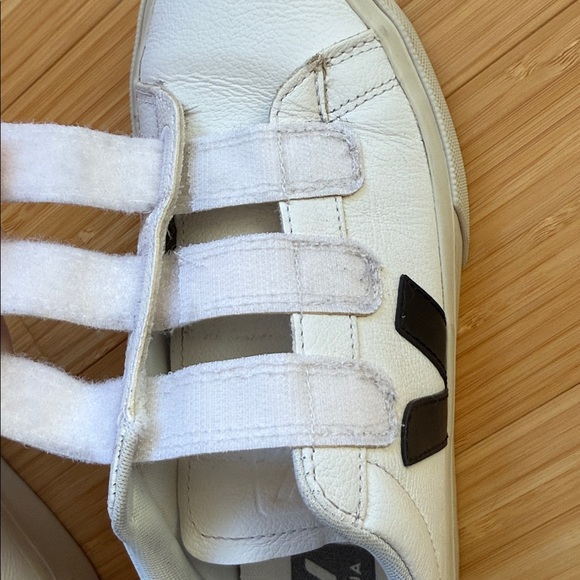 Veja ‘Recife’ Velcro sneakers in Very White and Black, size 6 - Picture 9 of 15